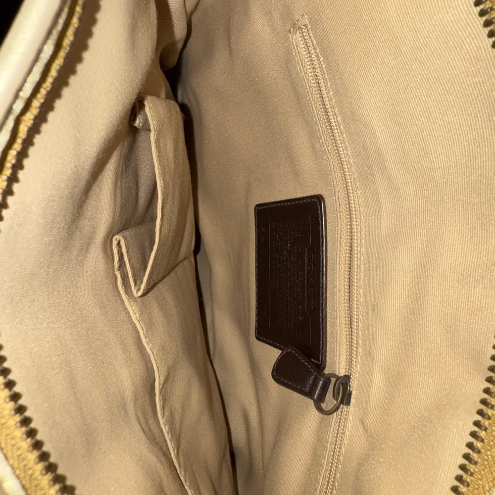 Vintage Coach | Cream & Gold Signature Bag | Classic Style - Picture 2 of 6